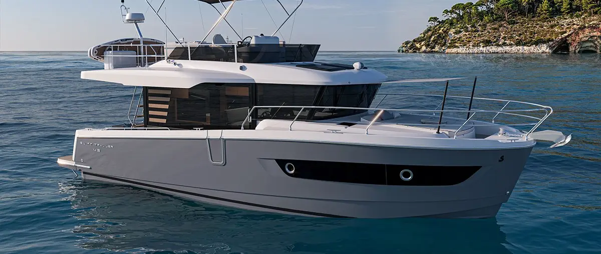 BENETEAU | BENETEAU Swift Trawler 43 Fly Brings an Extra Living Deck to Family Cruising