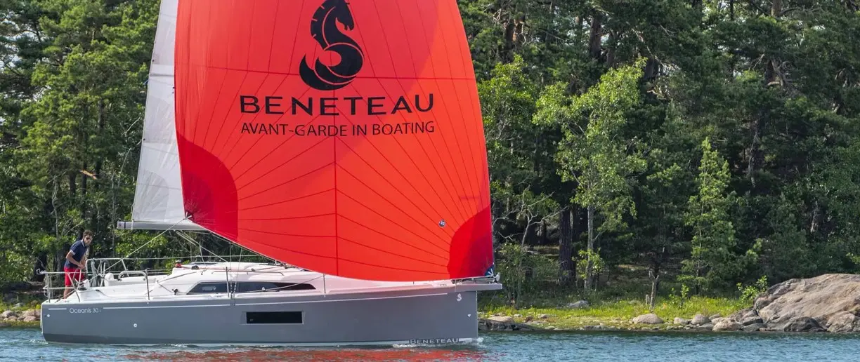 Official boat-builder photograph | BENETEAU Oceanis 30.1: Two-Cabin Cruising in 9.53 Metres