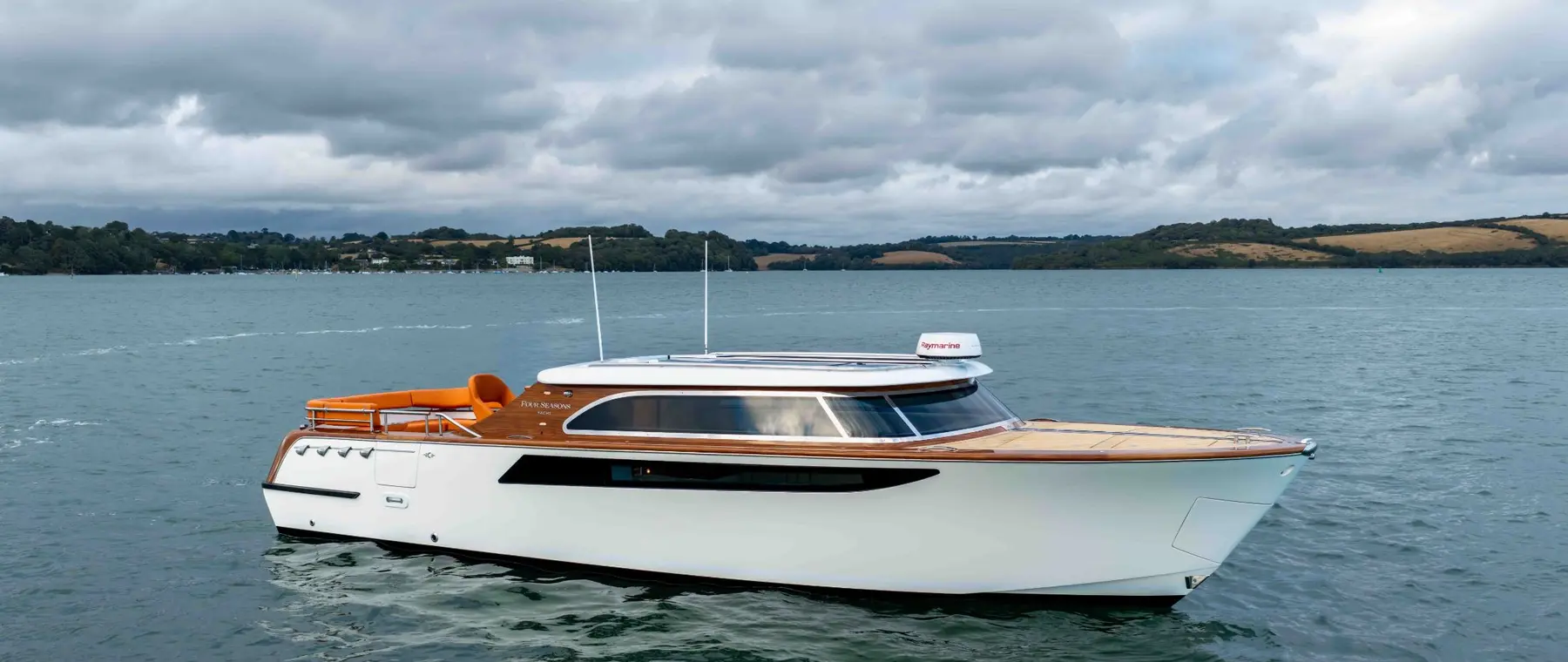 Cockwells Completes 9.8m Four Seasons Limousine Tender — verified source image