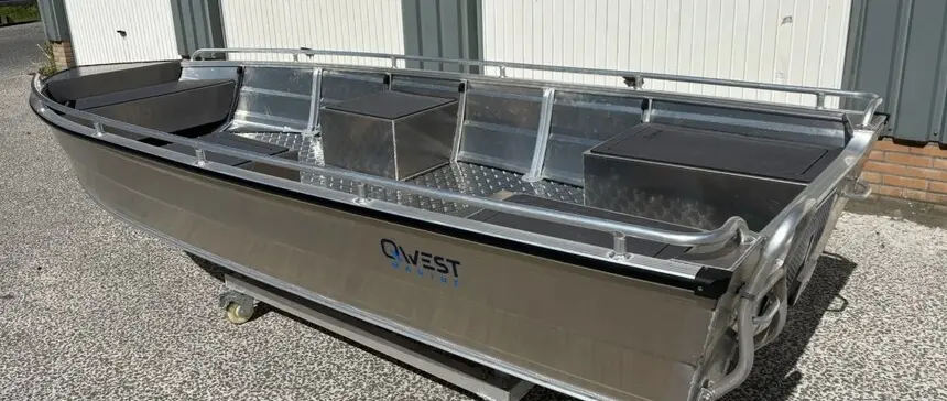Qwest B422 Shows Simple 2kW Electric Boating at Interboot — verified source image
