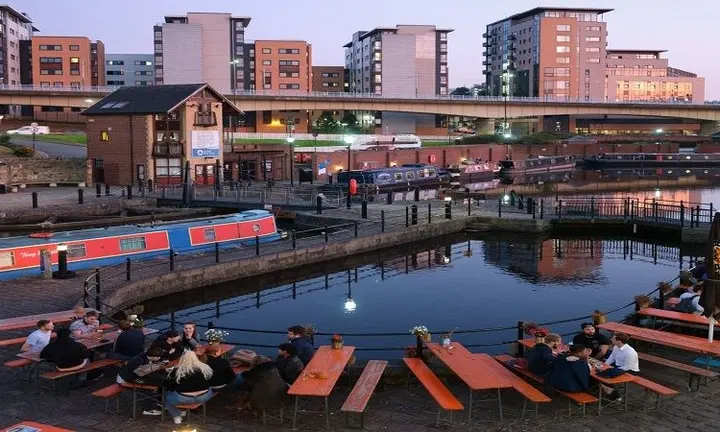 Official source-specific editorial image. Source: https://canalrivertrust.org.uk/things-to-do/events/canal-events-canal-festivals/2026-10-18-lets-walk-historic-canal-walk