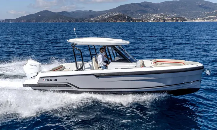 Official boat-builder photograph | Wellcraft 28 T-Top and Explorer head to Fort Lauderdale for U.S. showcase