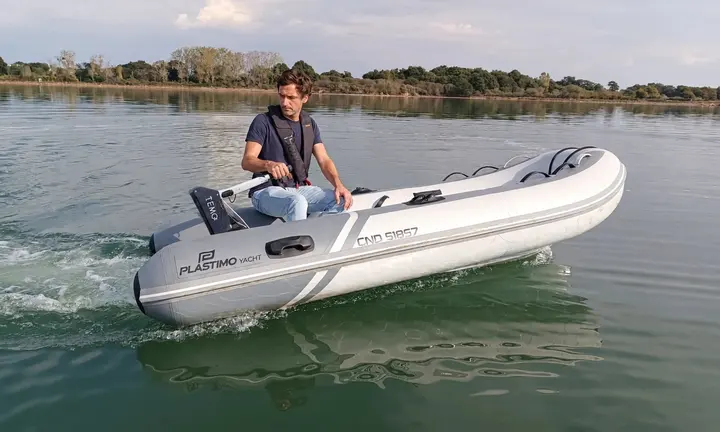 Official TEMO T700 electric outboard product image