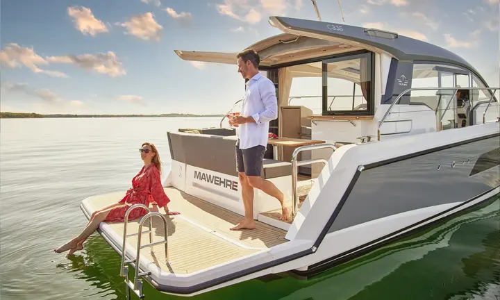 Official source-specific editorial image. Source: https://sealine.com/gb/motorboats/sealine-c335/