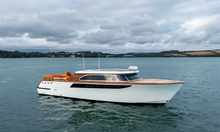Cockwells Completes 9.8m Four Seasons Limousine Tender — verified source image