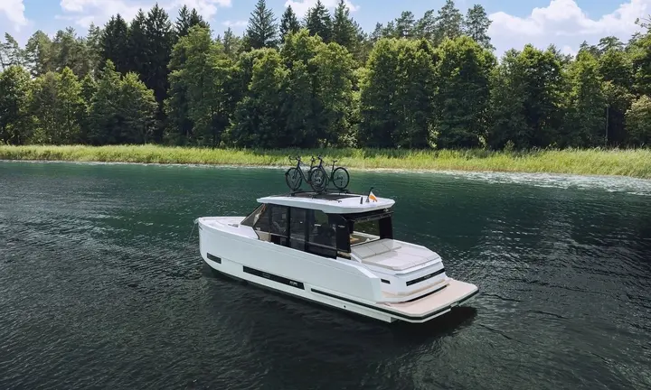 Official source-specific editorial image. Source: https://www.deantonioyachts.com/d36-cabin