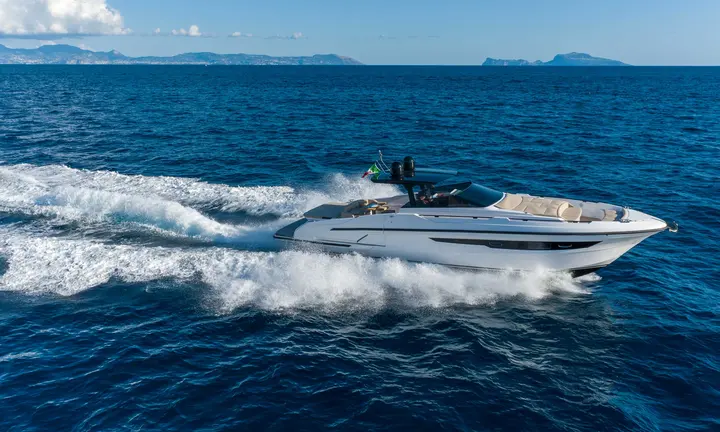 Bosch electric drive for marine applications — official image | Official source: https://www.bosch-engineering.com/industries/water/motorboats-and-sailing-yachts/