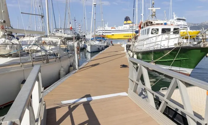 Toulon Darse Nord Completes Floating Pontoon Improvements — original official source photograph