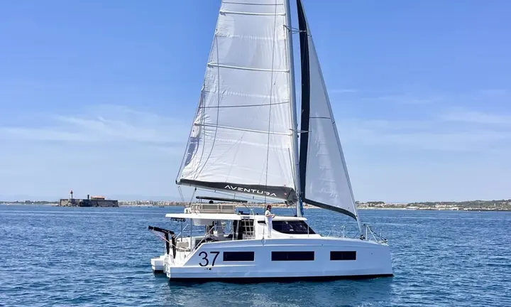 Official source-specific editorial image. Source: https://aventura-yachts.com/modeles/aventura-37/