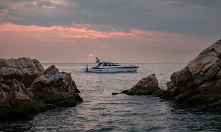 Axopar 38 Makes U.S. Premiere at Palm Beach