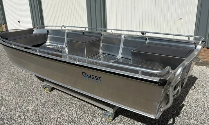 Qwest B422 Shows Simple 2kW Electric Boating at Interboot — verified source image
