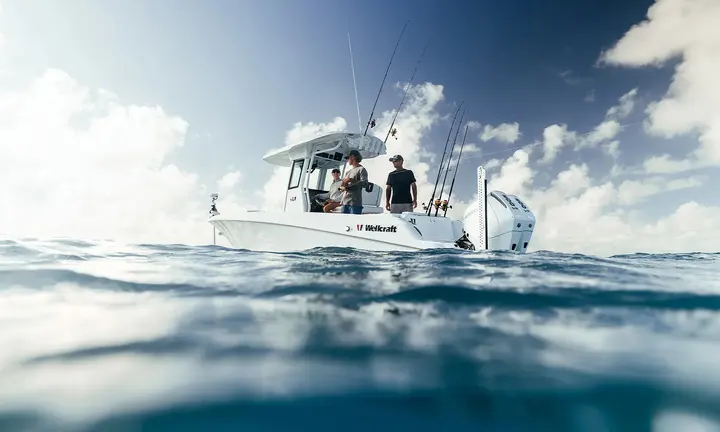 Official boat-builder photograph | Wellcraft 243 Fisherman Reworks the 7.42m Offshore Centre Console