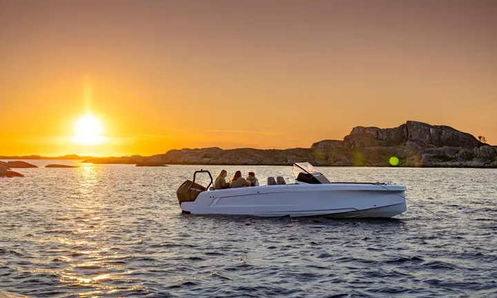Official boat-builder photograph | Axopar 22 Spyder Brings Twin-Stepped Performance to Trailerable Boating