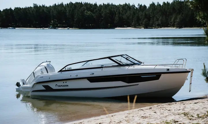 Official boat-builder photograph | Yamarin 67 DC Brings Overnight Space to a 6.76m Day Cruiser