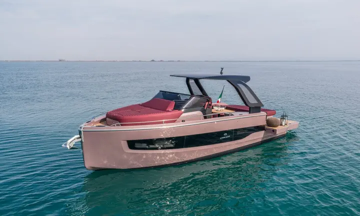 Official source-specific editorial image. Source: https://www.cranchi.com/yacht/a32/