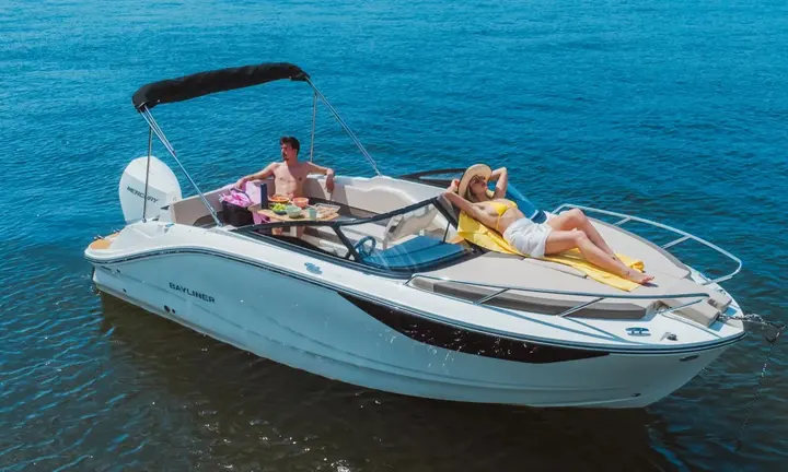 Official source-specific editorial image. Source: https://bayliner.hu/modell/bayliner-c21-outboard/