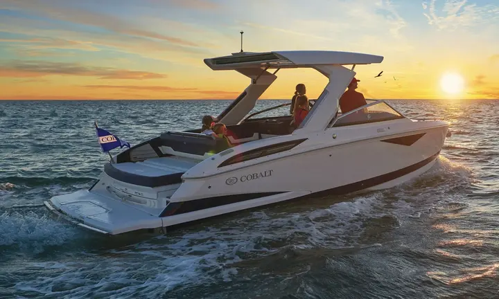 Official boat-builder photograph | Cobalt A29 Brings Hydraulic Swim Platform to the 8.84m Dayboat