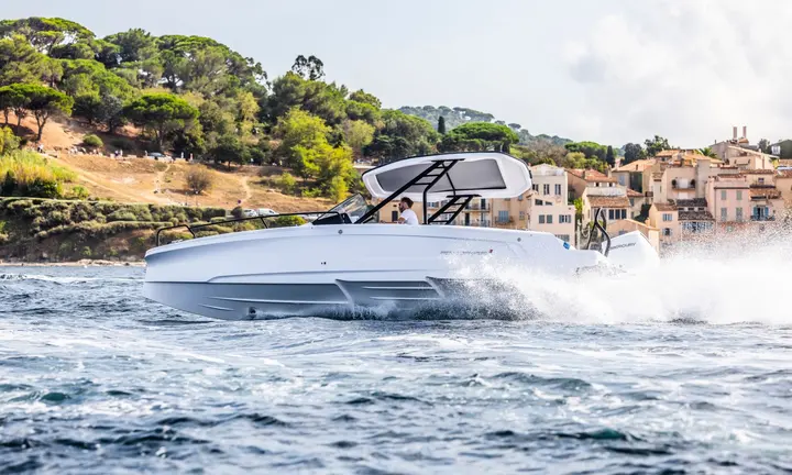 Official boat-builder photograph | Axopar 25 Cross Top Brings a Sheltered Helm to 8m Cuddy Cruiser