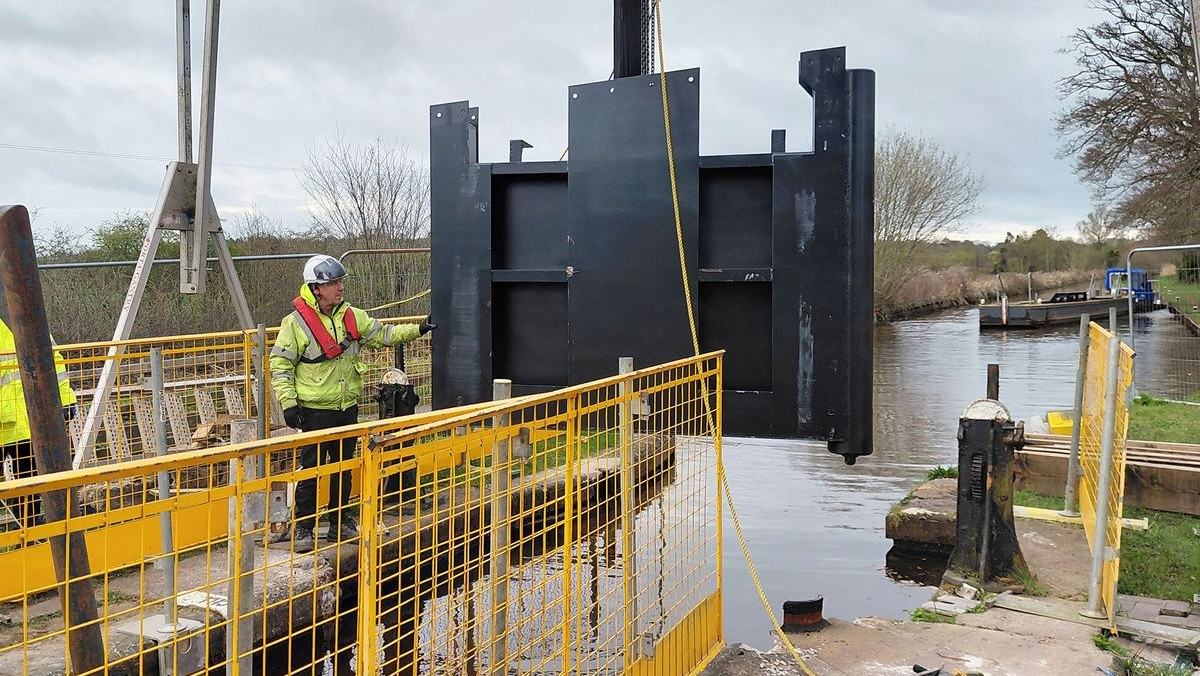 Winter Canal Works Will Replace 136 Lock Gate Leaves Across 33 Routes — source-specific editorial photograph