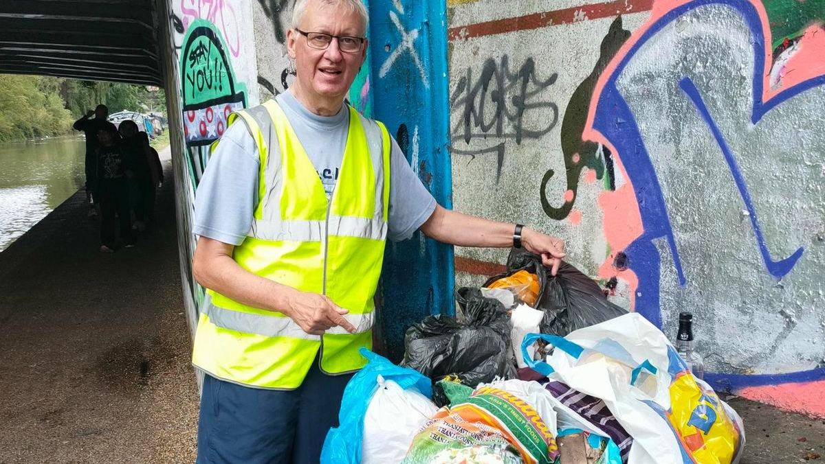 Canal Volunteers Clear London's Grand Union Towpath Every Saturday — source-specific editorial photograph
