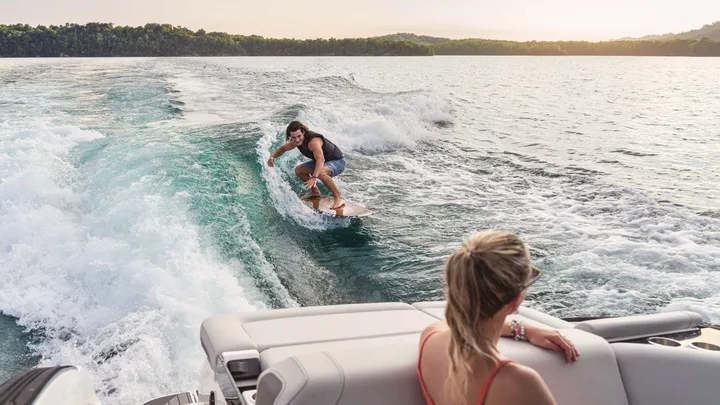 SLX 260 Surf — official Sea Ray Boats image