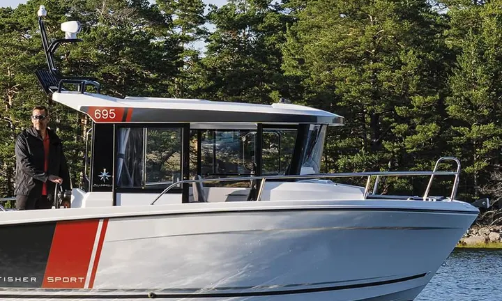 Merry Fisher 695 Sport — official Jeanneau image