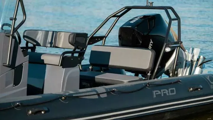 PRO 7 — official Zodiac Nautic image