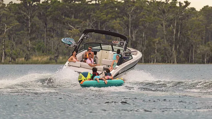 SDX 270 Surf — official Sea Ray Boats image