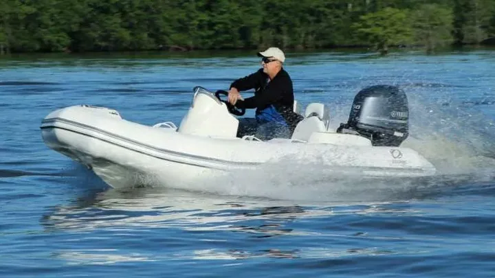 YACHTLINE 400 — official Zodiac Nautic image