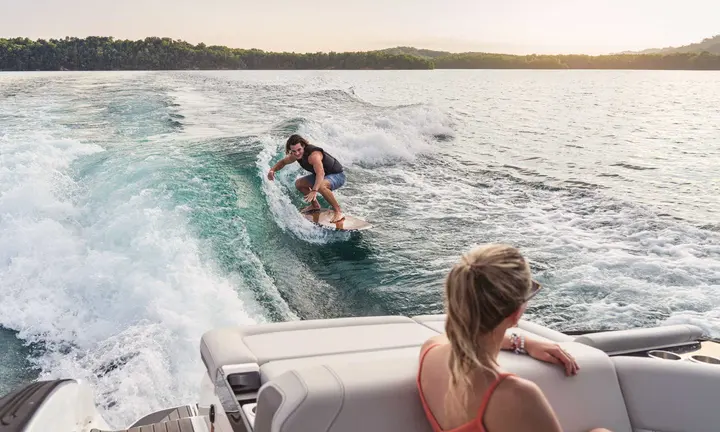 SLX 260 Surf — official Sea Ray Boats image