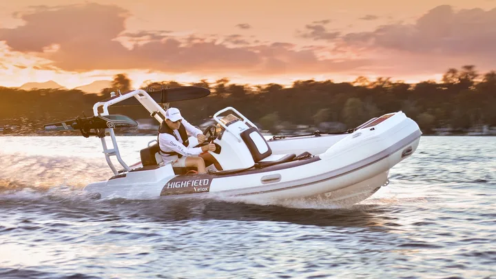 Velox 420 — official Highfield Boats image