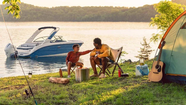 SDX 230 Outboard — official Sea Ray Boats image