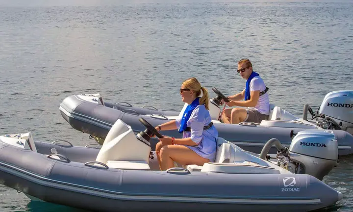YACHTLINE 440 — official Zodiac Nautic image