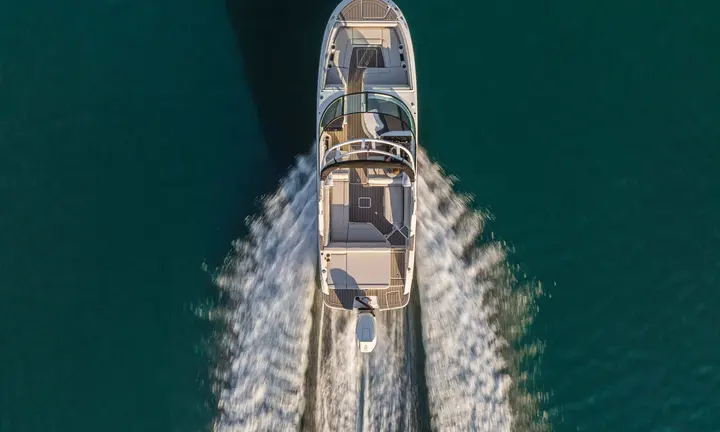 SDX 270 Outboard — official Sea Ray Boats image