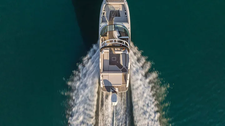 SDX 270 Outboard — official Sea Ray Boats image