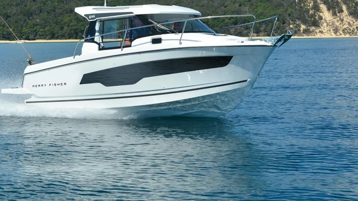 Merry Fisher 695 — official Jeanneau image