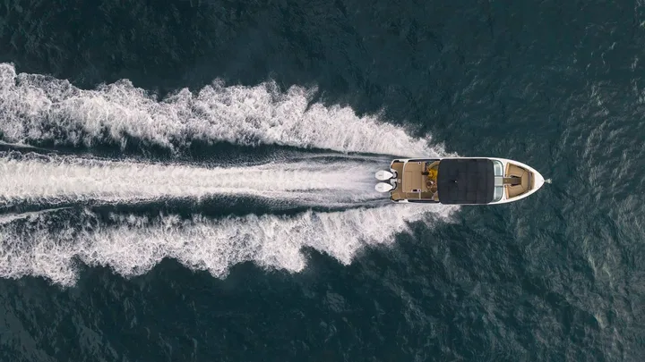 SLX 280 Outboard — official Sea Ray Boats image
