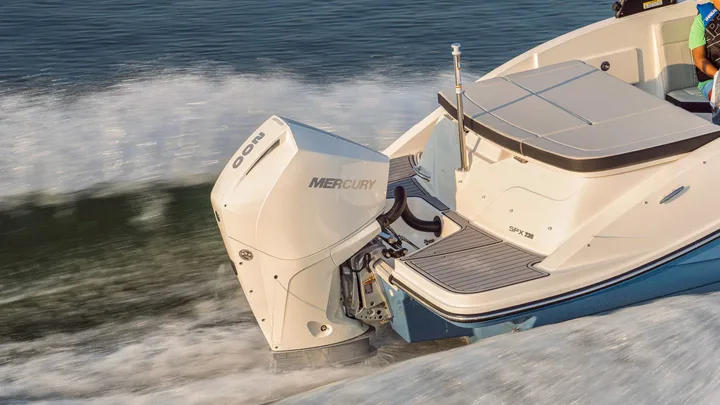 SPX 230 Outboard — official Sea Ray Boats image