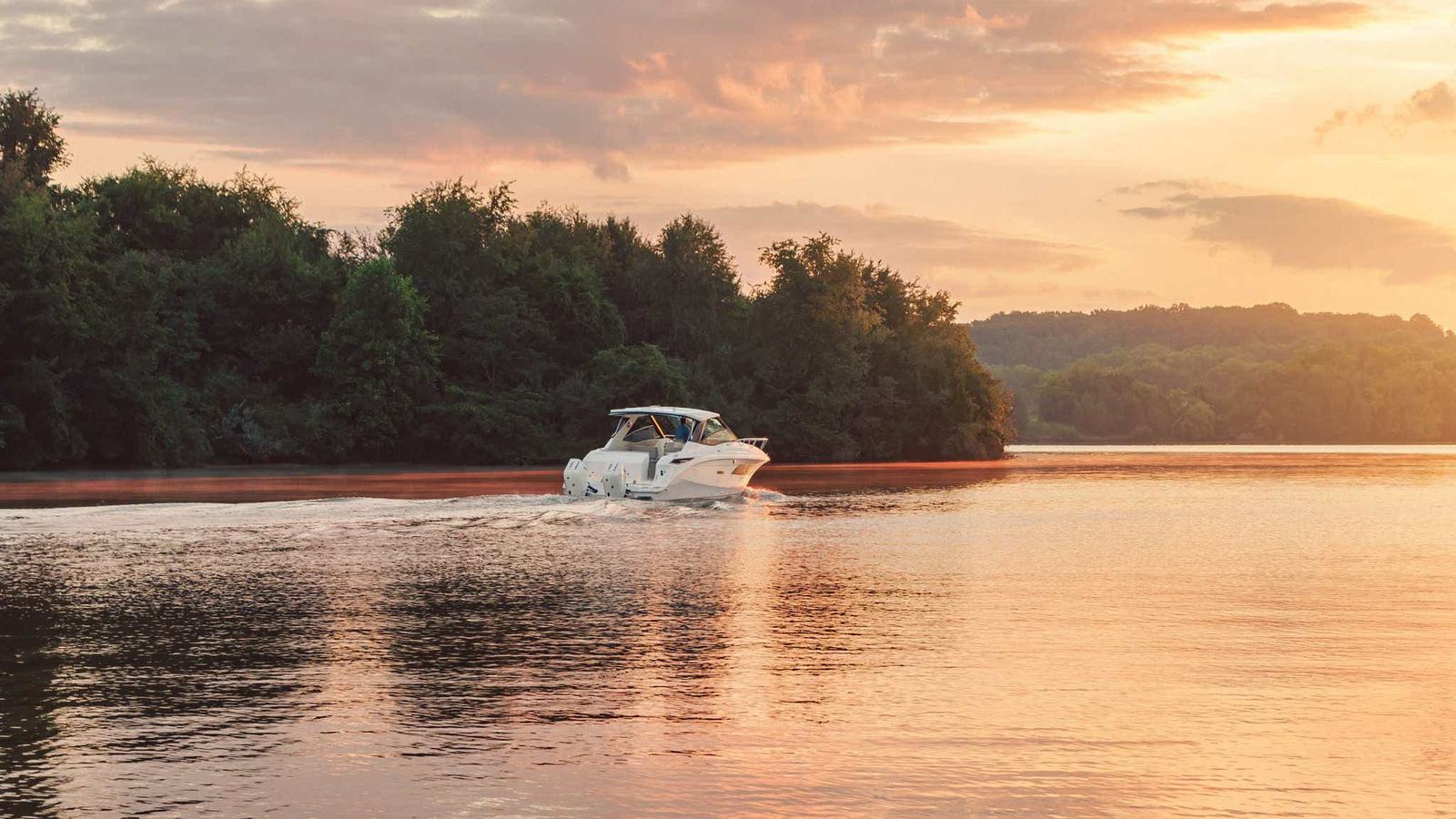 Sundancer 320 Outboard — official Sea Ray Boats image