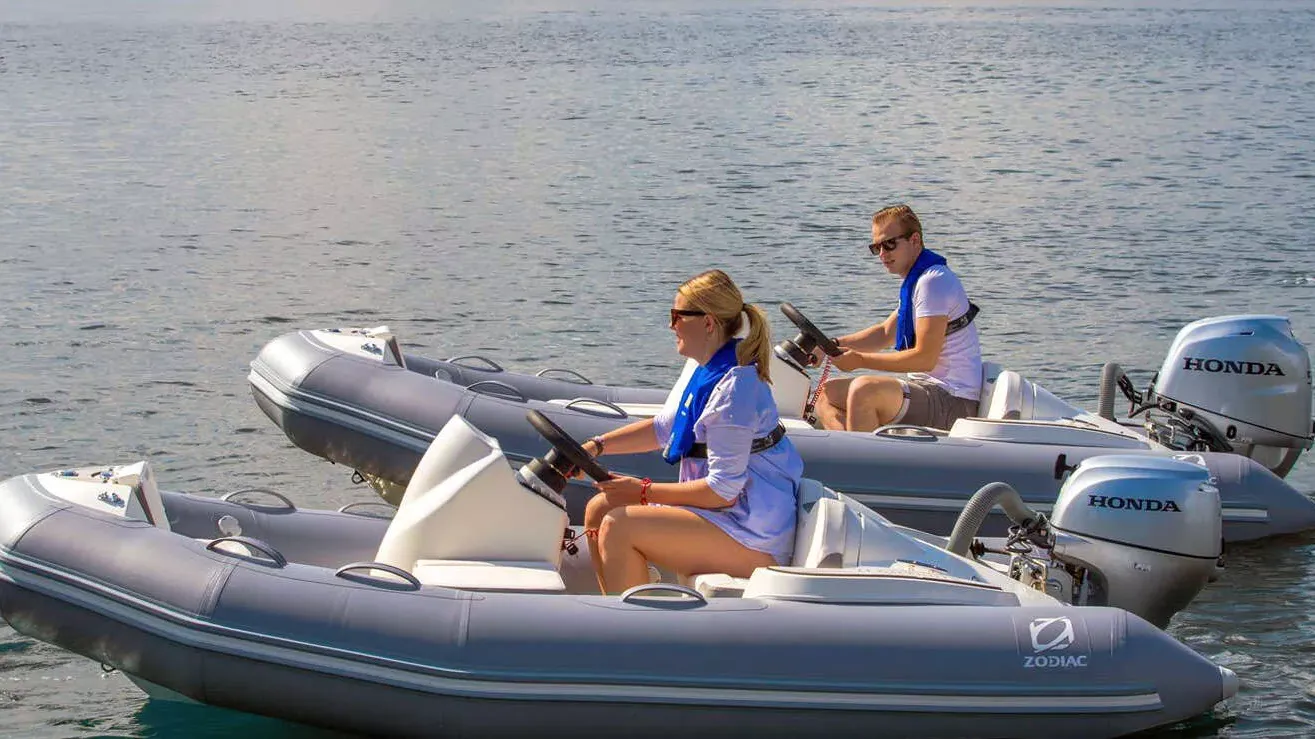 YACHTLINE 440 — official Zodiac Nautic image