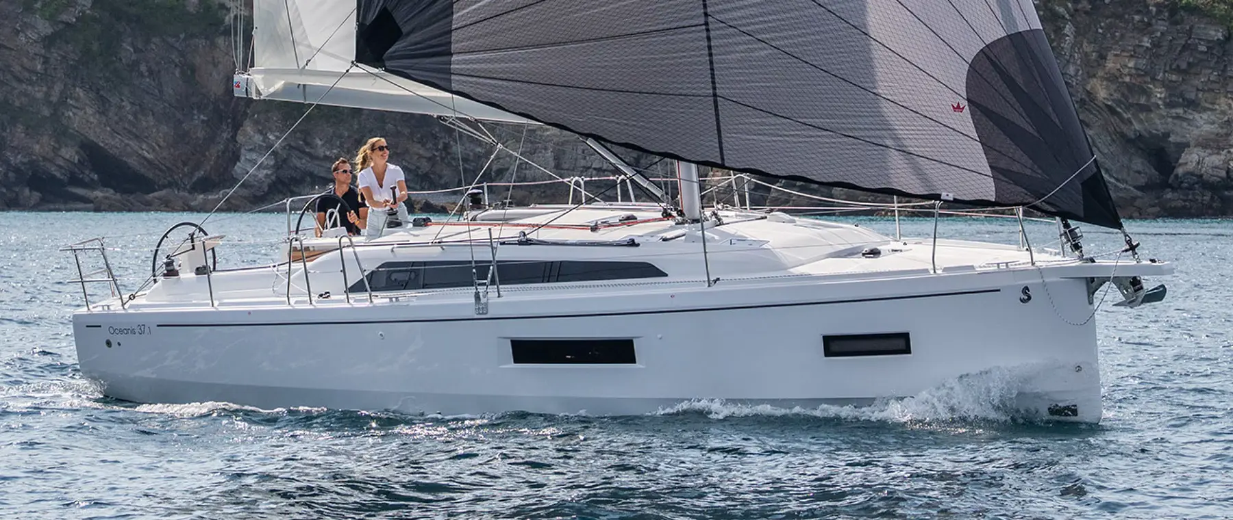 Oceanis 37.1 — official Beneteau image