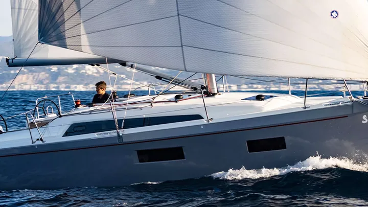 Oceanis 34.1 — official Beneteau image