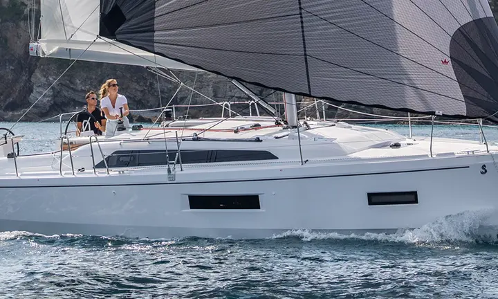 Oceanis 37.1 — official Beneteau image