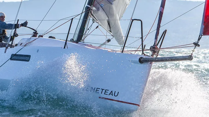 First 27 SE — official Beneteau image
