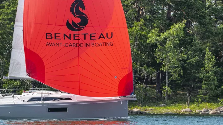 Oceanis 30.1 — official Beneteau image