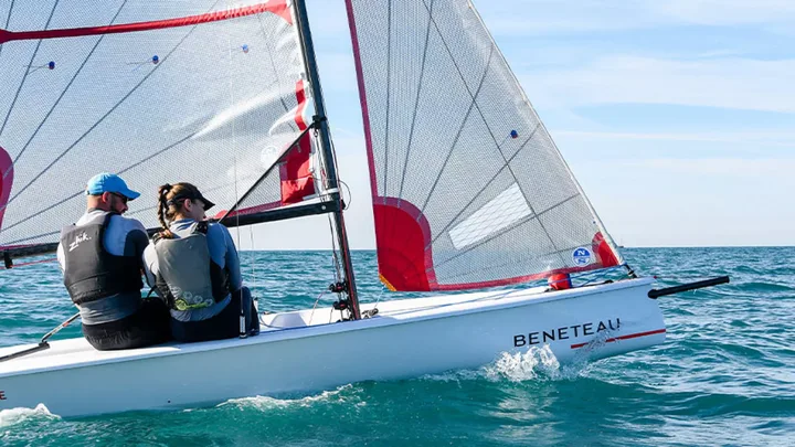First 14 SE — official Beneteau image