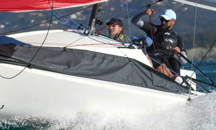 First 18 SE — official Beneteau image