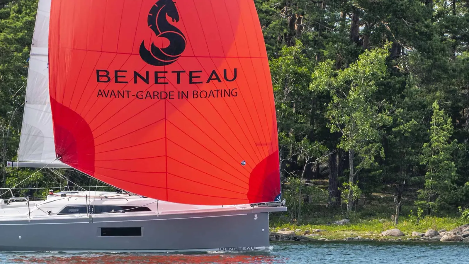 Oceanis 30.1 — official Beneteau image