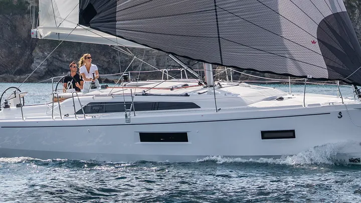 Oceanis 37.1 — official Beneteau image