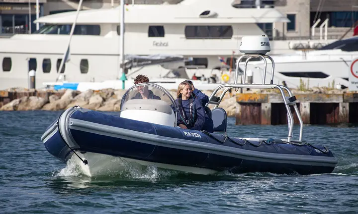 Official RYA Powerboat Handling handbook image 2026